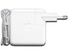 Adaptateur secteur Apple 45W pour MacBook Air
L'adaptateur secteur MagSafe pour MacBook Air intègre un connecteur CC par couplage magnétique garantit une parfaite connexion et se débranche en cas de tension excessive sur le cordon d'alimentation, ce qui a pour effet de prolonger la durée de vie des c